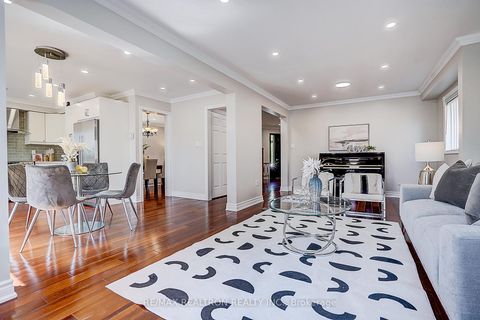 Photo 13 at 221 Humberland Drive, Oak Ridges, Richmond Hill