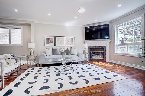 Photo 15 at 221 Humberland Drive, Oak Ridges, Richmond Hill
