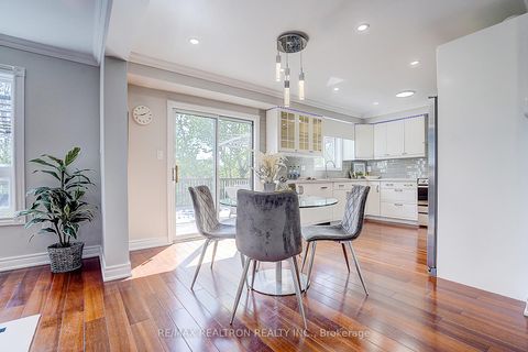 Photo 16 at 221 Humberland Drive, Oak Ridges, Richmond Hill