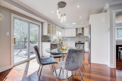 Photo 17 at 221 Humberland Drive, Oak Ridges, Richmond Hill