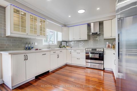 Photo 18 at 221 Humberland Drive, Oak Ridges, Richmond Hill