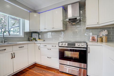 Photo 19 at 221 Humberland Drive, Oak Ridges, Richmond Hill