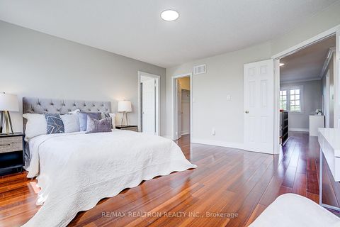 Photo 25 at 221 Humberland Drive, Oak Ridges, Richmond Hill