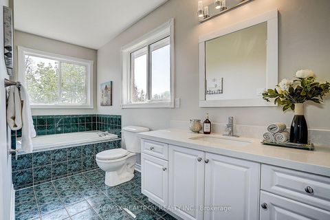 Photo 27 at 221 Humberland Drive, Oak Ridges, Richmond Hill