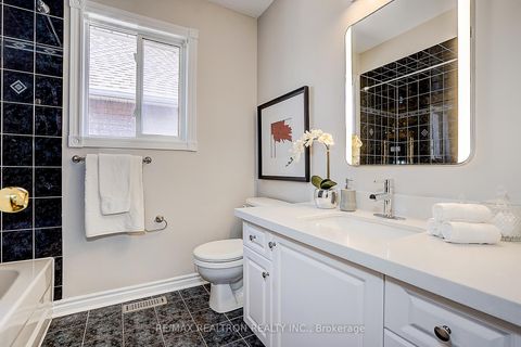 Photo 30 at 221 Humberland Drive, Oak Ridges, Richmond Hill