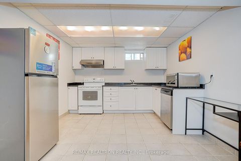 Photo 37 at 221 Humberland Drive, Oak Ridges, Richmond Hill