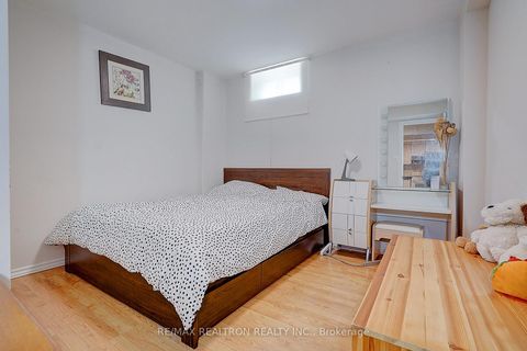 Photo 40 at 221 Humberland Drive, Oak Ridges, Richmond Hill