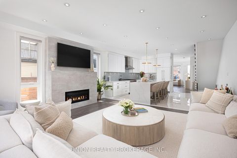 Photo 1 at 105 Kenilworth Avenue, The Beaches, Toronto