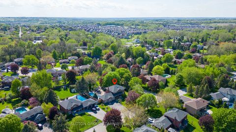 Photo 2 at 48 Maple Way, Sharon, East Gwillimbury