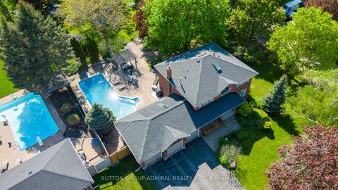 Photo 3 at 48 Maple Way, Sharon, East Gwillimbury