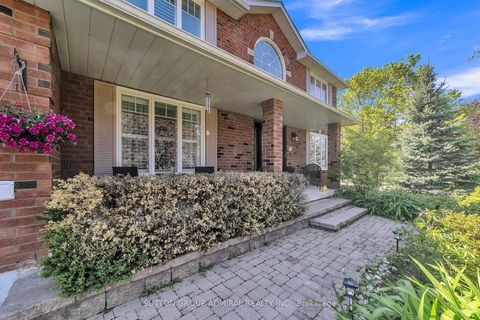 Photo 4 at 48 Maple Way, Sharon, East Gwillimbury