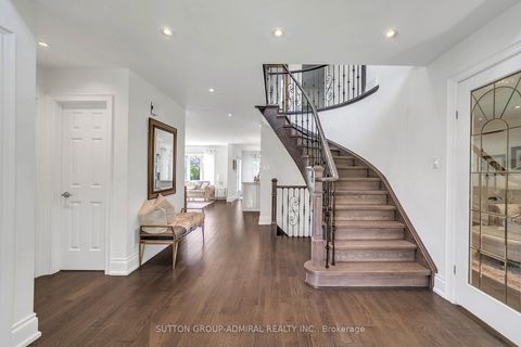 Photo 5 at 48 Maple Way, Sharon, East Gwillimbury