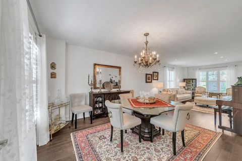 Photo 11 at 48 Maple Way, Sharon, East Gwillimbury