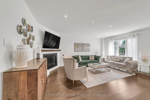 Photo 12 at 48 Maple Way, Sharon, East Gwillimbury