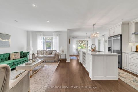 Photo 13 at 48 Maple Way, Sharon, East Gwillimbury