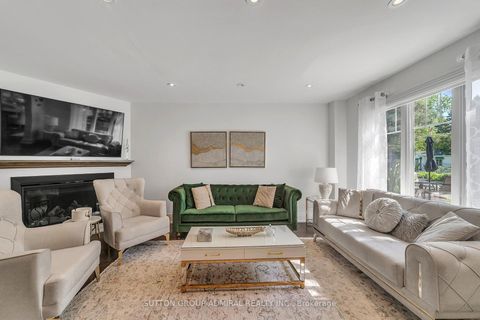 Photo 15 at 48 Maple Way, Sharon, East Gwillimbury