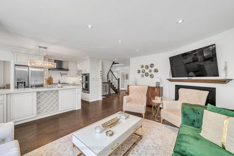 Photo 16 at 48 Maple Way, Sharon, East Gwillimbury