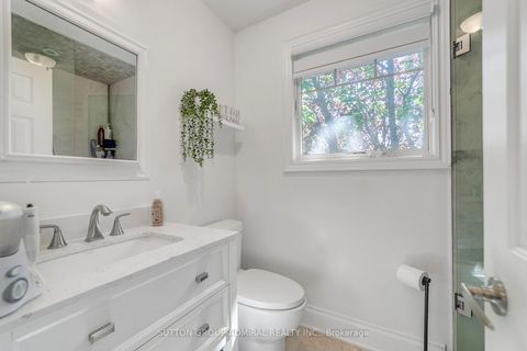 Photo 31 at 48 Maple Way, Sharon, East Gwillimbury