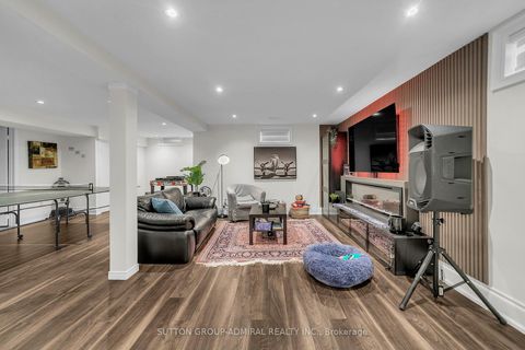Photo 32 at 48 Maple Way, Sharon, East Gwillimbury