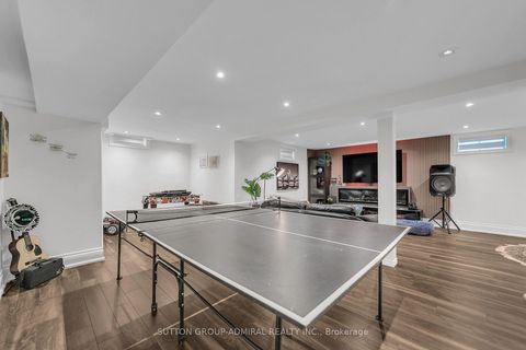 Photo 34 at 48 Maple Way, Sharon, East Gwillimbury