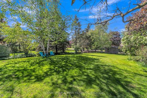 Photo 37 at 48 Maple Way, Sharon, East Gwillimbury
