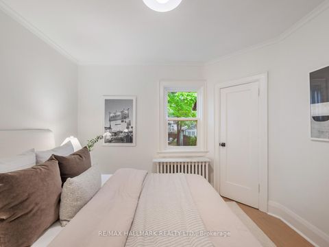 Photo 13 at 33 Mortimer Avenue, Broadview North, Toronto