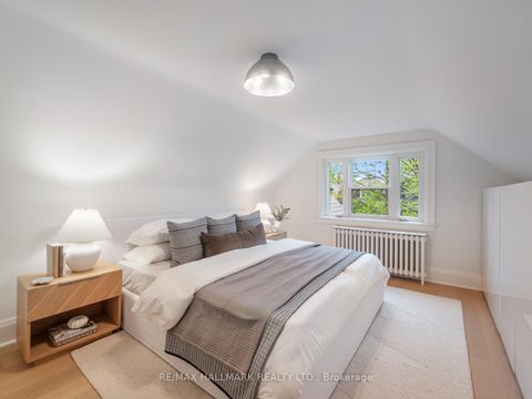 Photo 18 at 33 Mortimer Avenue, Broadview North, Toronto