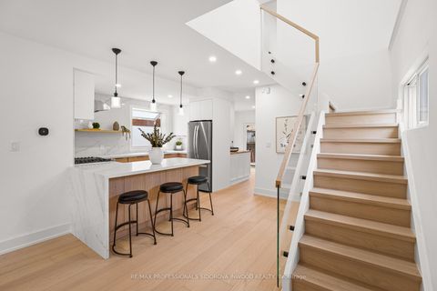 Photo 2 at 2 Ostend Avenue, Swansea, Toronto