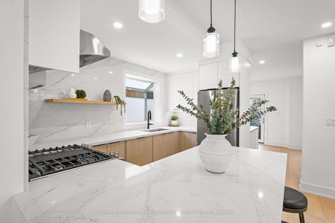 Photo 13 at 2 Ostend Avenue, Swansea, Toronto
