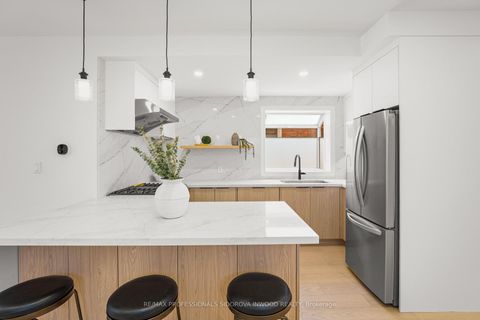 Photo 14 at 2 Ostend Avenue, Swansea, Toronto