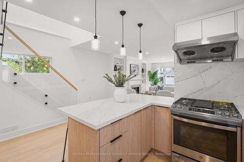 Photo 15 at 2 Ostend Avenue, Swansea, Toronto