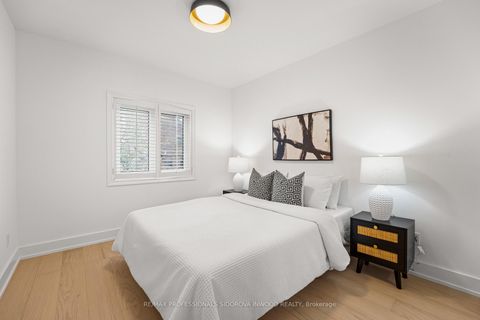 Photo 33 at 2 Ostend Avenue, Swansea, Toronto