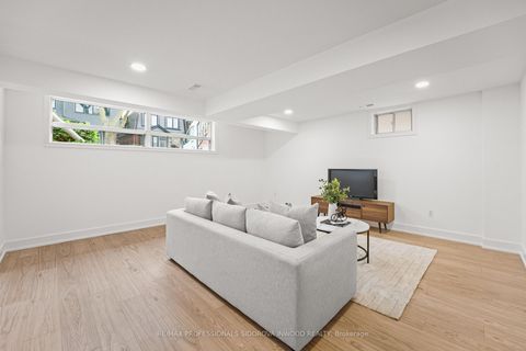 Photo 34 at 2 Ostend Avenue, Swansea, Toronto