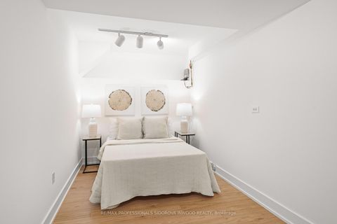 Photo 40 at 2 Ostend Avenue, Swansea, Toronto