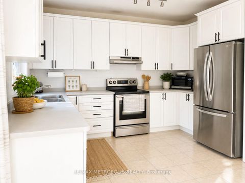 Photo 10 at 58 Lady Loretta Lane, Patterson, Vaughan
