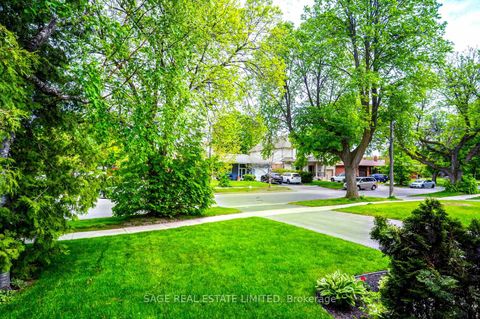 Photo 3 at 81 Decarie Circle, West Deane, Toronto