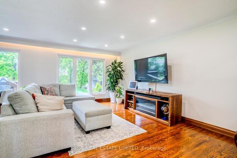 Photo 5 at 81 Decarie Circle, West Deane, Toronto