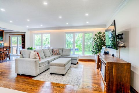 Photo 6 at 81 Decarie Circle, West Deane, Toronto