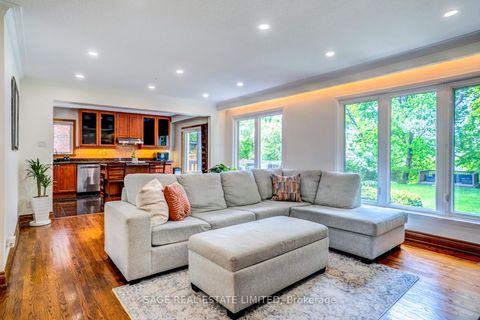 Photo 7 at 81 Decarie Circle, West Deane, Toronto
