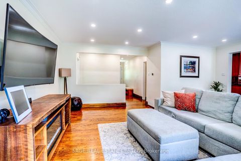 Photo 8 at 81 Decarie Circle, West Deane, Toronto