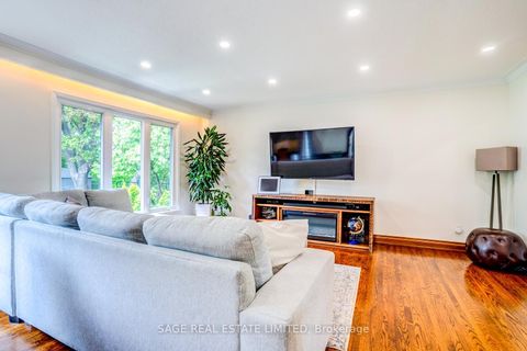 Photo 10 at 81 Decarie Circle, West Deane, Toronto