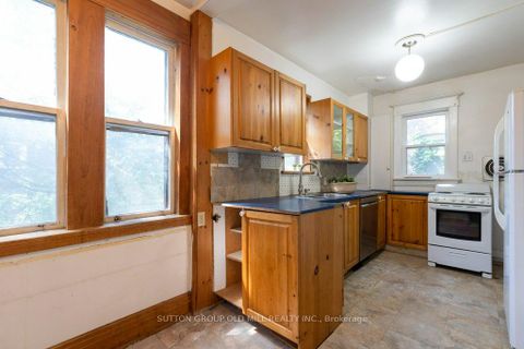 Photo 10 at 19 Biggar Avenue, Wychwood, Toronto