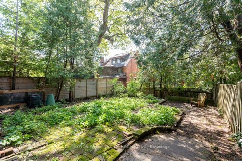 Photo 32 at 19 Biggar Avenue, Wychwood, Toronto