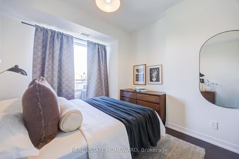 Photo 5 at 309 - 223 St Clair Avenue W, Casa Loma, Toronto