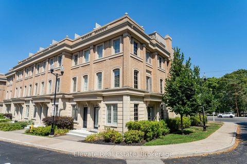 Photo 2 at 1 - 1 Hargrave Lane, York Mills, Toronto