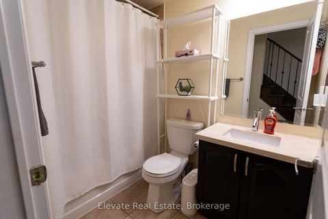 Photo 11 at 1 - 1 Hargrave Lane, York Mills, Toronto