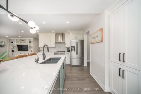 Photo 13 at 1879 Ashwood Avenue, Alcona, Innisfil