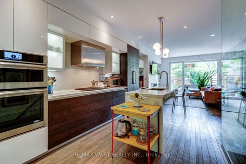 Photo 5 at 11 - 66 Havelock Street, Dufferin Grove, Toronto