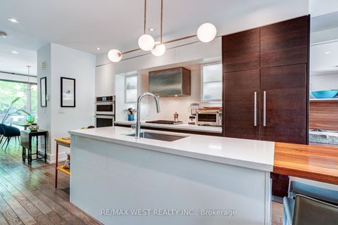 Photo 7 at 11 - 66 Havelock Street, Dufferin Grove, Toronto