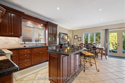 Photo 13 at 11 Tremont Road, City Centre West, Toronto